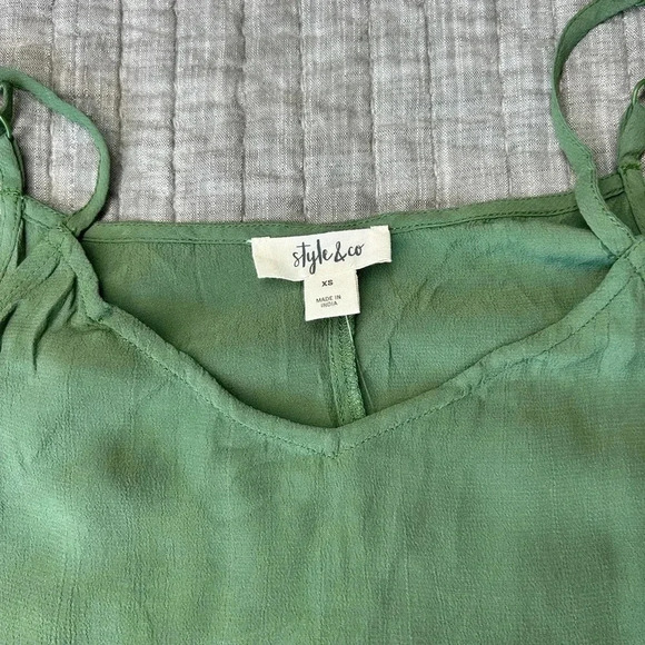 Green tank top - Picture 4 of 4